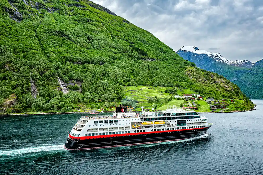 trollfjord-cruise-10