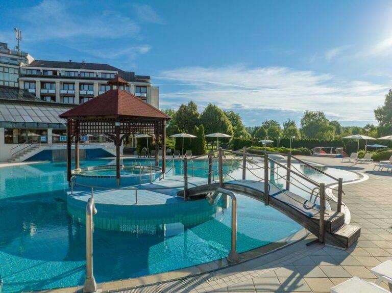 Therme aussen co Sava Turizem