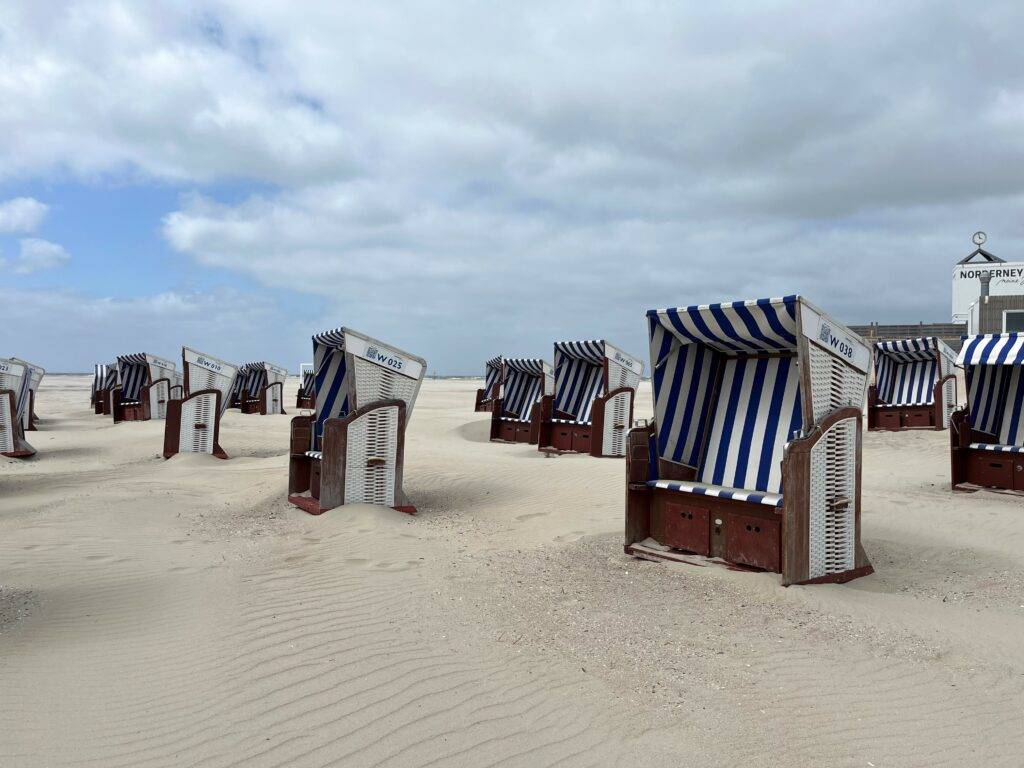 Strandkörbe am Strand von Norderney